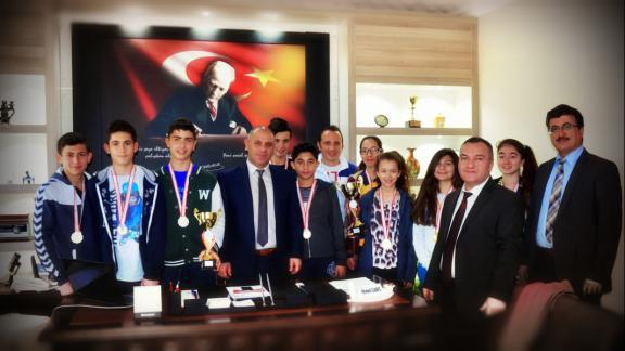 Çay Gazi Mustafa Kemal Ortaokulu Öğrencileri Badmintonda İl 1.si ve 2.si Oldular
