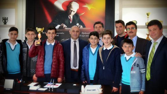 Çay İmam Hatip Ortaokulu Futsal Takımından İl Üçüncülüğü
