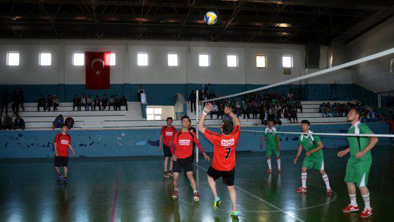 Gençlik Haftası Etkinlikleri Çerçevesinde Voleybol Turnuvası Düzenlendi