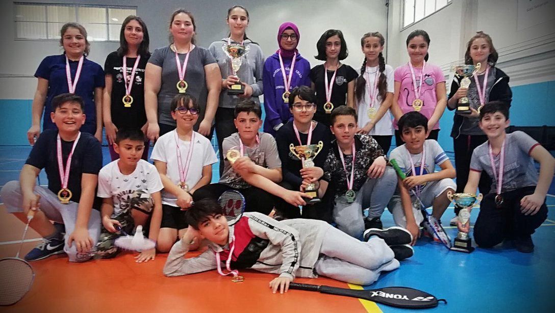 Gazi Mustafa Kemal Ortaokulumuzun Badminton Başarısı
